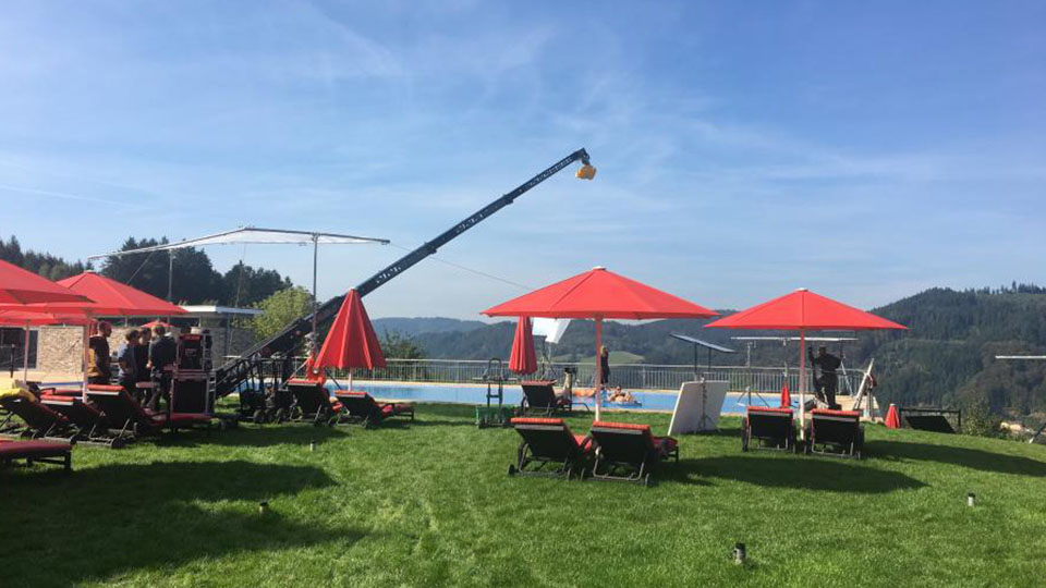 Making Of Mercedes-Benz Lumamania Werbespot: Krank vor dem Pool