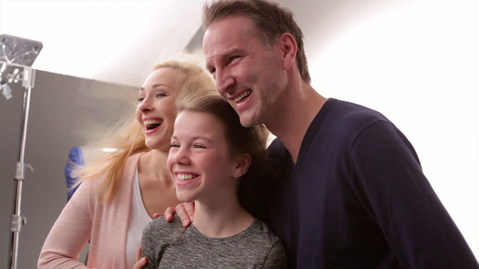 Making of vom Badenova volle Ladung Werbespot -Frau, Mädchen, Mann nebeneinander